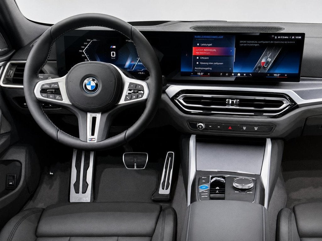 BMW i4 M50 X Drive 84 kWh SOH 95% Pano Trekhaak Head Up Luch, Auto's, BMW, Met garantie (alle), 2190 kg, Vierwielaandrijving, Zilver of Grijs