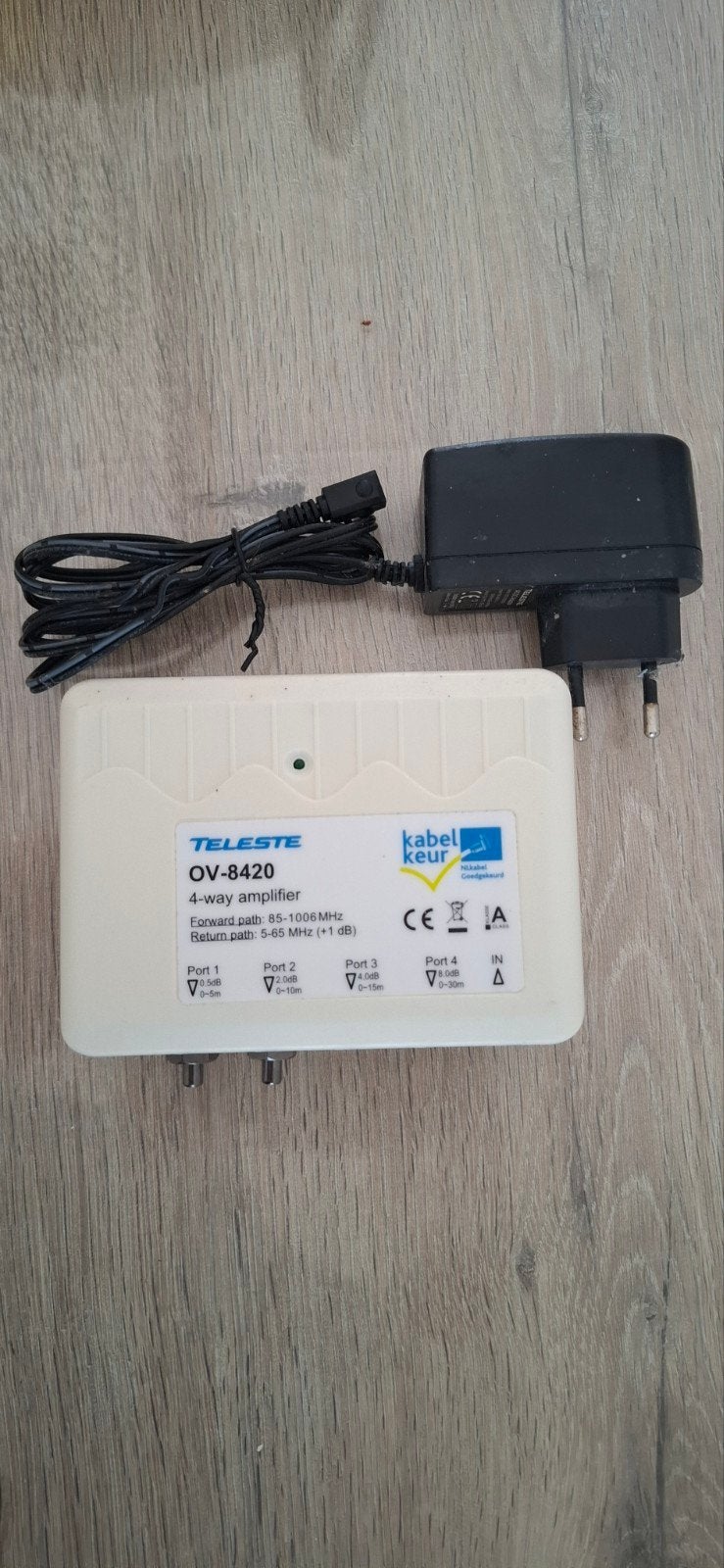 Teleste OV-8420 4-weg versterker voor kabel-tv, Ophalen of Verzenden, Gebruikt, Overige kabels