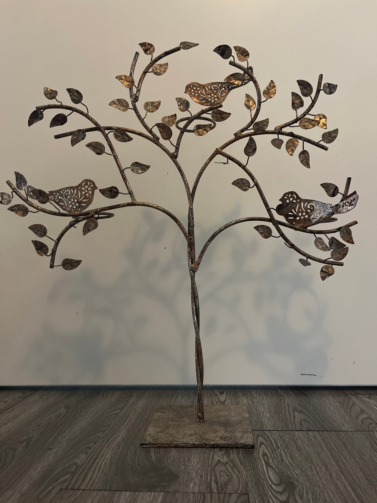 Decoratieve metalen boom met vogels, Huis en Inrichting, Woonaccessoires | Overige, Ophalen, Vintage, Gebruikt, Metaal