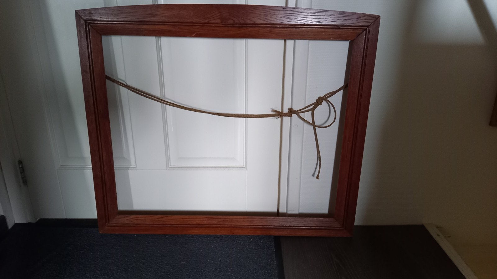 Oude massief houten lijst met lichte boog, Huis en Inrichting, Bruin, Gebruikt, Schilderijlijst, Ophalen of Verzenden