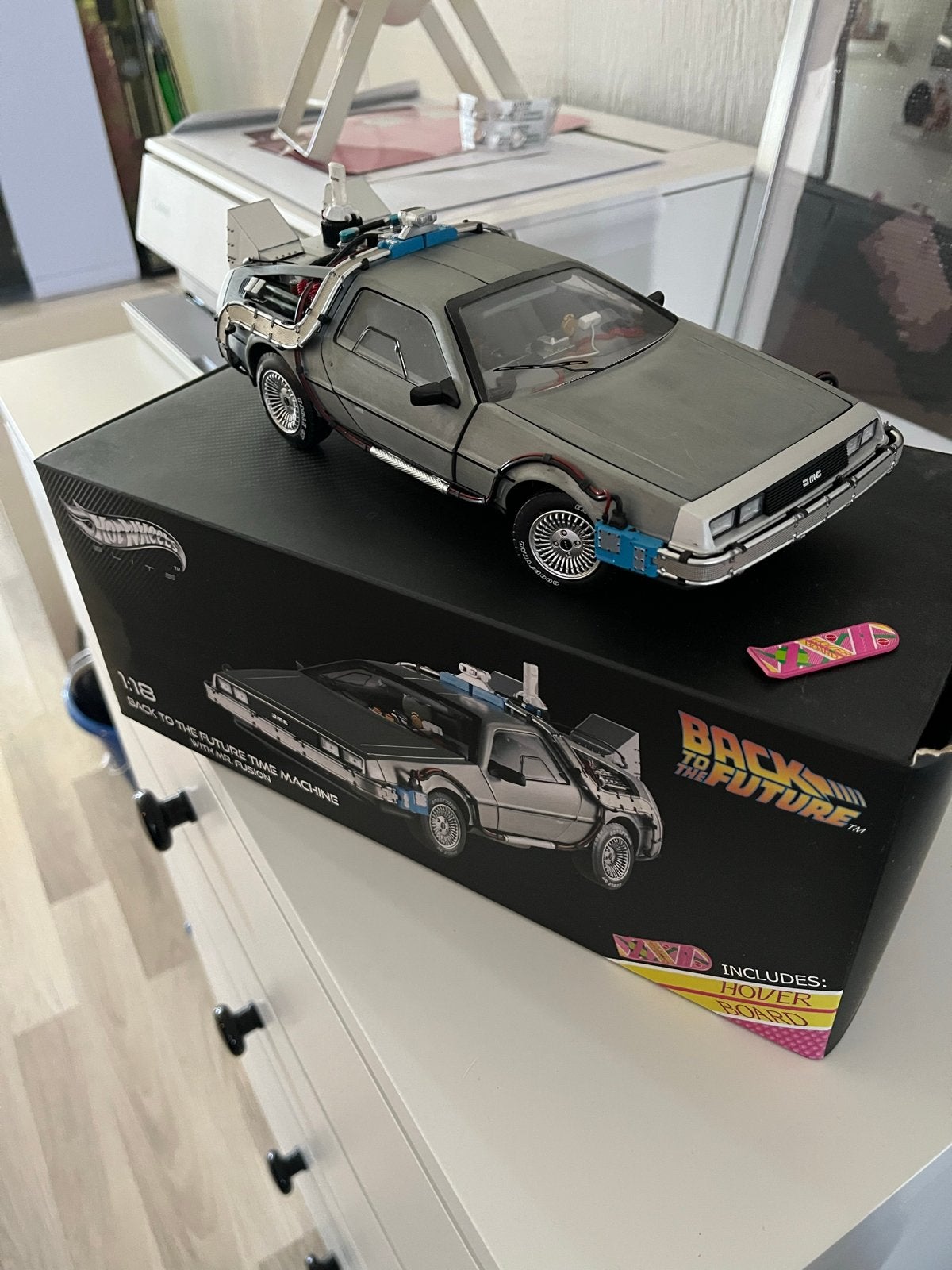 Hot Wheels Elite Back to the Future DeLorean 1:18, Ophalen of Verzenden, Zo goed als nieuw