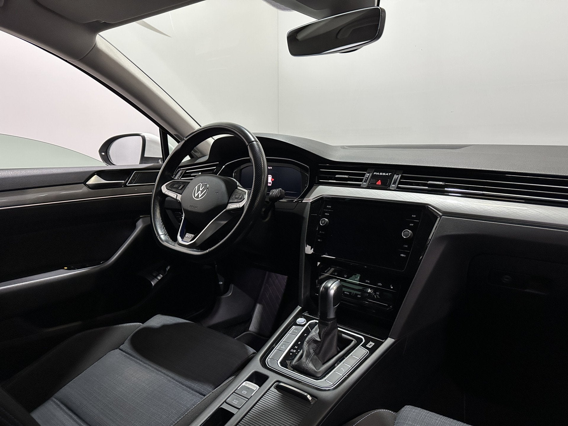 Volkswagen Passat Variant 1.4 TSI PHEV GTE Business - Carpla, Gebruikt, Euro 6, 4 cilinders, Wit