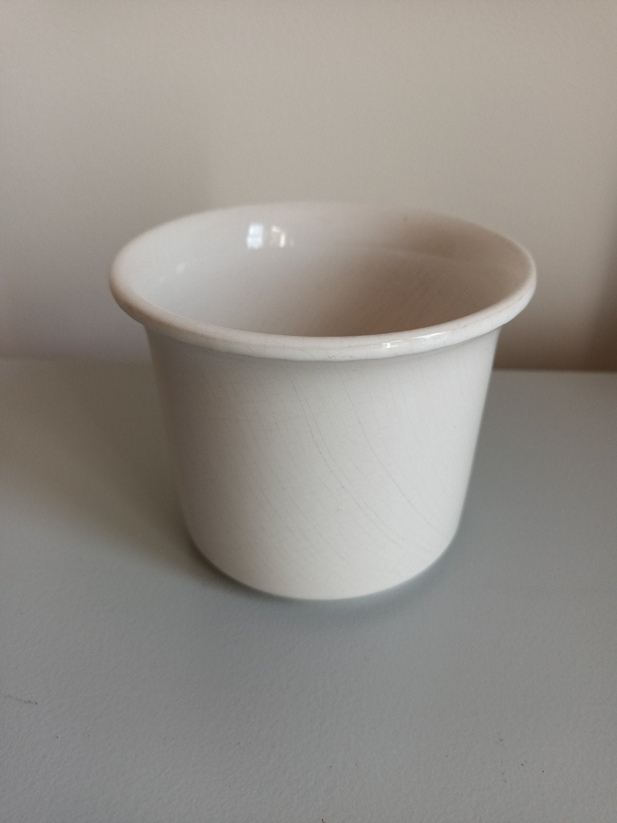 Witte bloempot pot wit gecraqueleerd craquelé, Tuin en Terras, Bloempotten, Gebruikt, Rond, Binnen, Ophalen of Verzenden