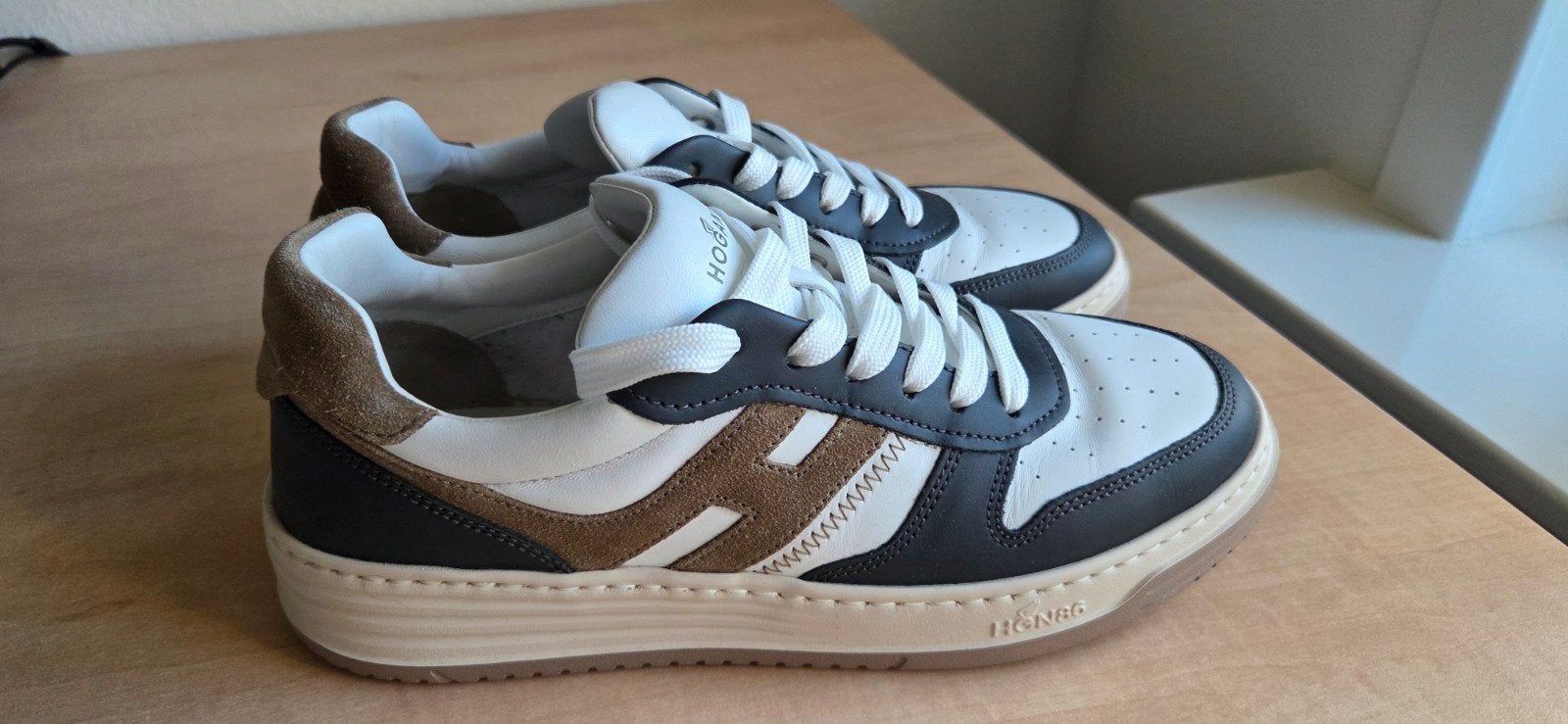 Hogan Sneakers - maat 7.5, Kleding | Dames, Schoenen, Wit, Ophalen of Verzenden, Sneakers of Gympen, Hogan