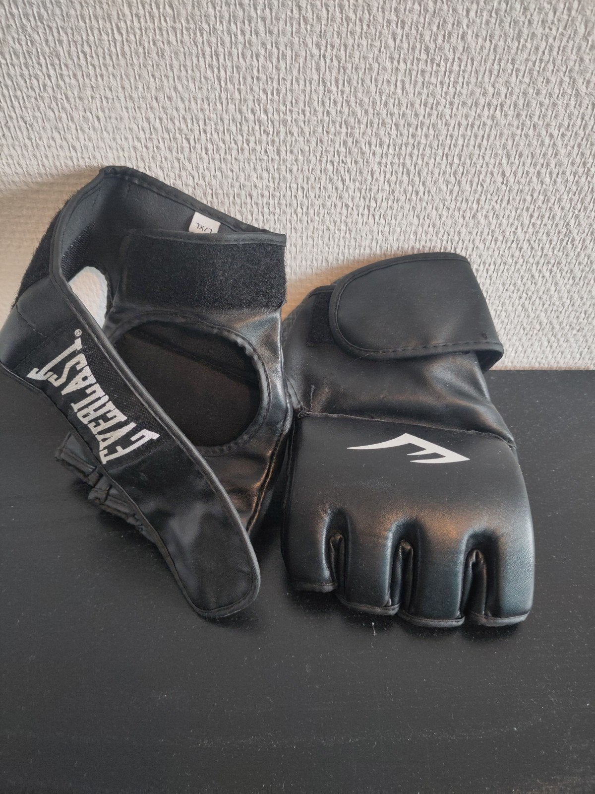 Everlast MMA handschoenen - Zwart - L/XL, Sport en Fitness, Boksen, Ophalen of Verzenden, Zo goed als nieuw, Bokshandschoenen
