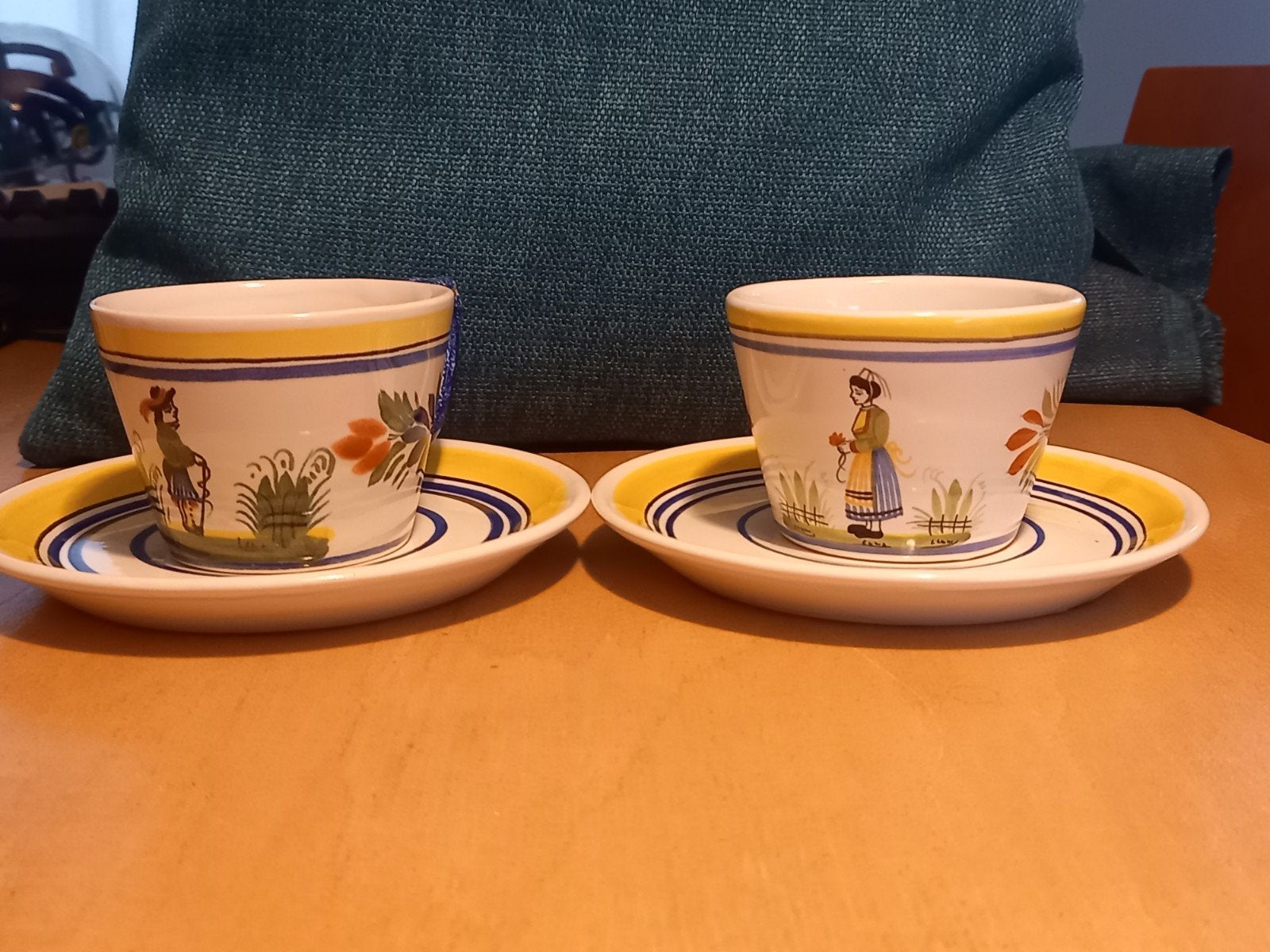 Vintage Quimper Henriot 4 kop en schotels, Antiek en Kunst, Ophalen