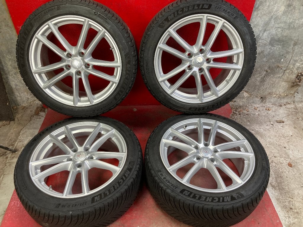 Winterbanden Hyundai Kona 225/45R18 Michelin, Auto-onderdelen, 18 inch, Gebruikt, ., Banden en Velgen