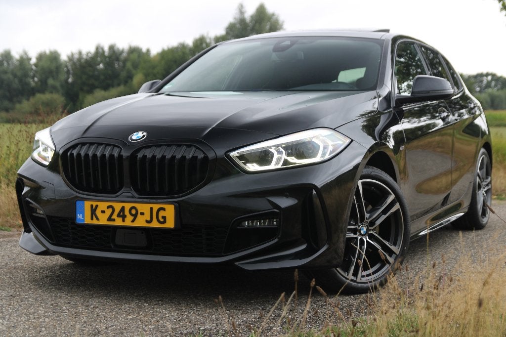 BMW 118i AUT M-Sport volledig,Kuipstoelen,Pano,Cam,H&K,Leder, Auto's, Zwart, Bedrijf, 3 cilinders, Lichtsensor