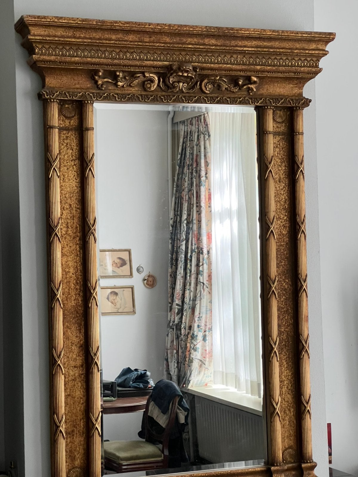 Grote Vintage wandspiegel met kuif. Prachtig., Ophalen of Verzenden, Rechthoekig