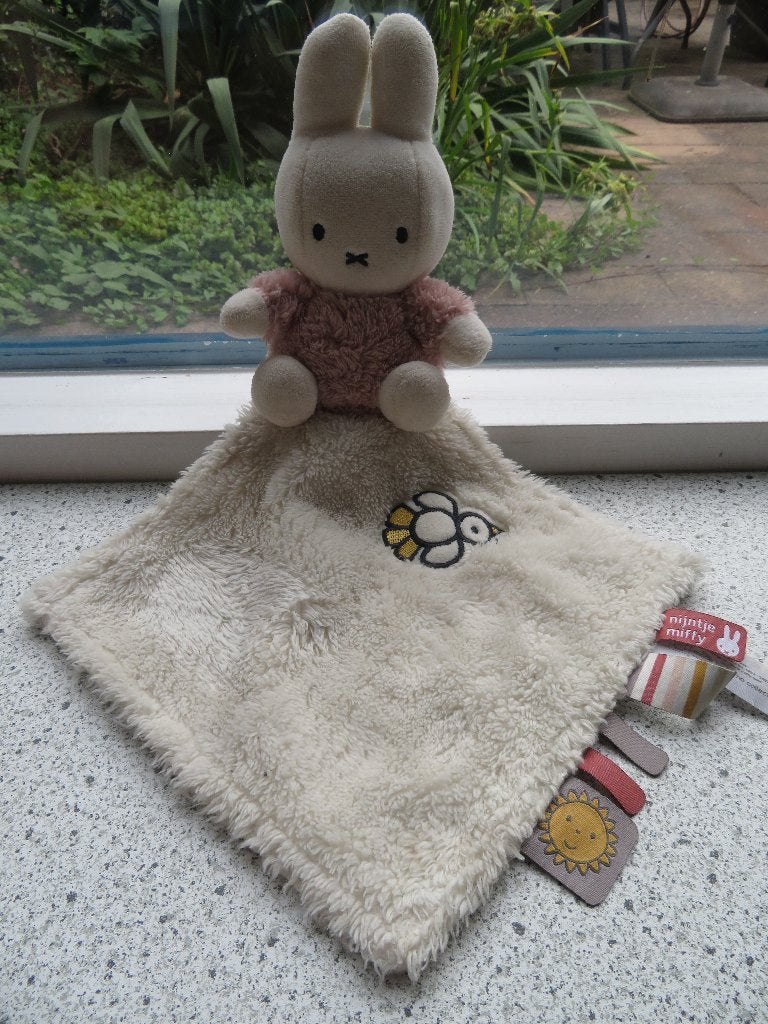 Konijn Nijntje Miffy roze lijf met knuffeldoek merk Tiamo, Konijn, Nijntje, Ophalen of Verzenden, Zo goed als nieuw