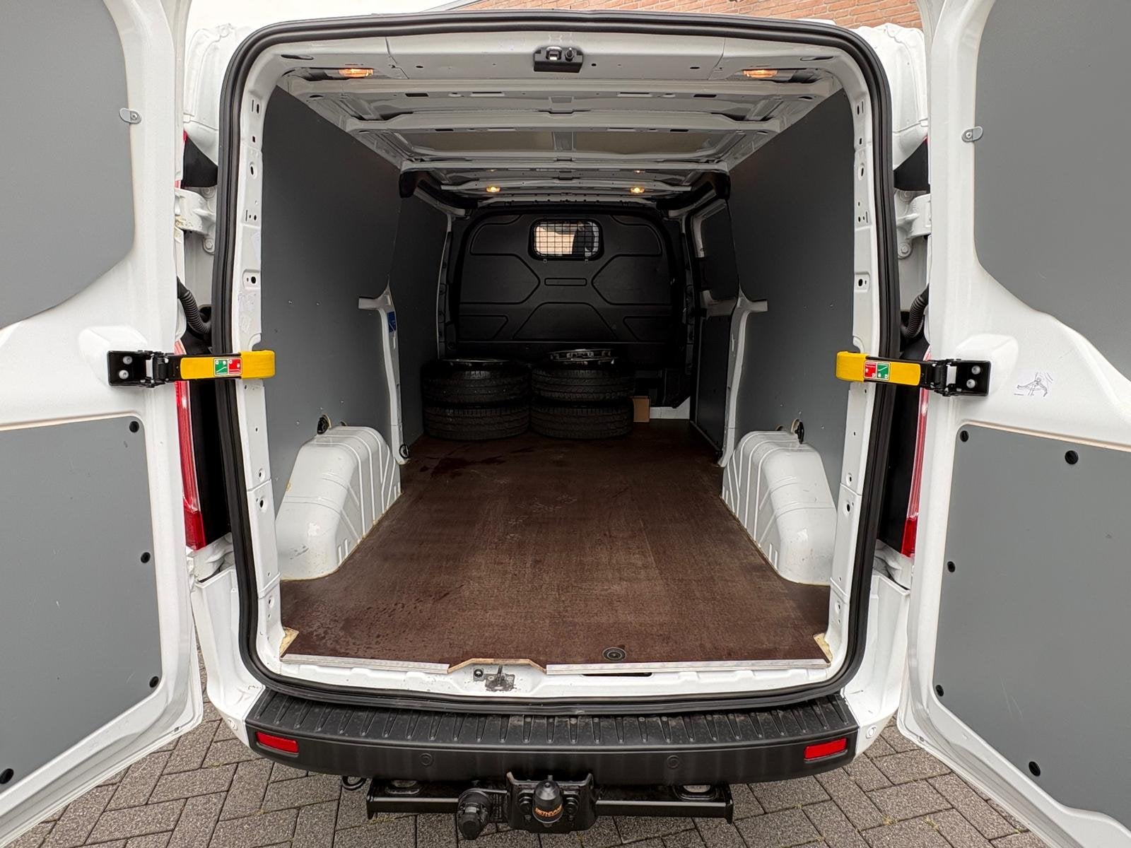 Foto 3 van Ford Transit Custom 2.0TDCI 130PK Lang 2.800KG Trekhaak / Cr