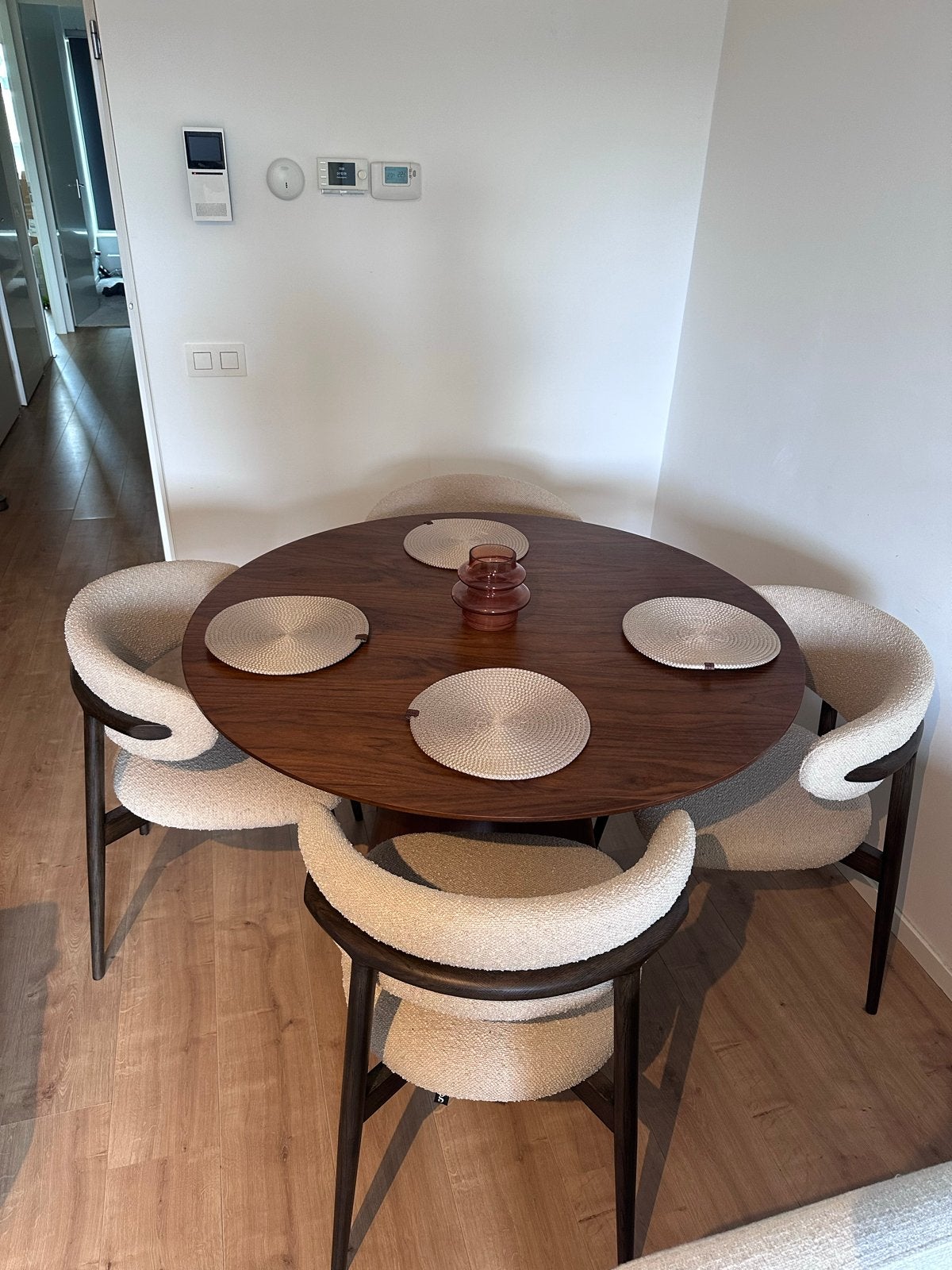 Dining Set – Round Table + 4 Bouclé Chairs | Like New, Huis en Inrichting, Ophalen, 100 tot 150 cm, Rond, Zo goed als nieuw