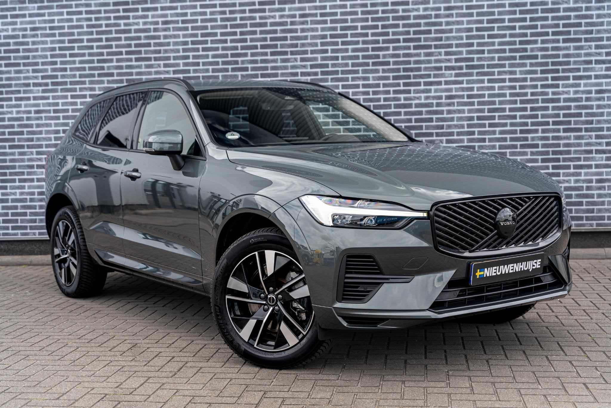 Volvo XC60 2.0 T6 Plug-in hybrid AWD Essential | PHEV Long R, Stof, Gebruikt, Euro 6, 4 cilinders