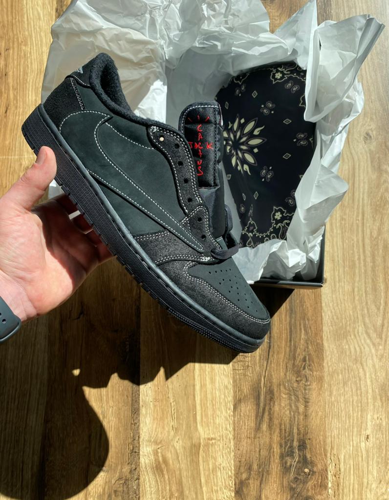 Jordan 1 Retro Low OG ‘Travis Scott Black Phantom’ - EU47,5, Zwart, Nieuw, Ophalen of Verzenden, Sneakers of Gympen