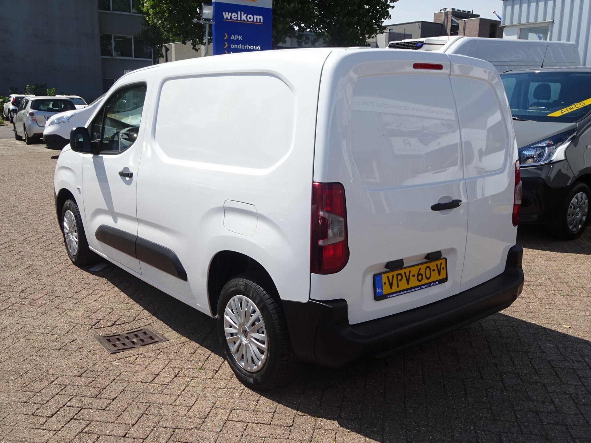 Peugeot Partner 1.2 PureTech Pro BENZINE AIRCO NAVI CRUISE C, Voorwielaandrijving, Dealer onderhouden, Gebruikt, 1199 cc