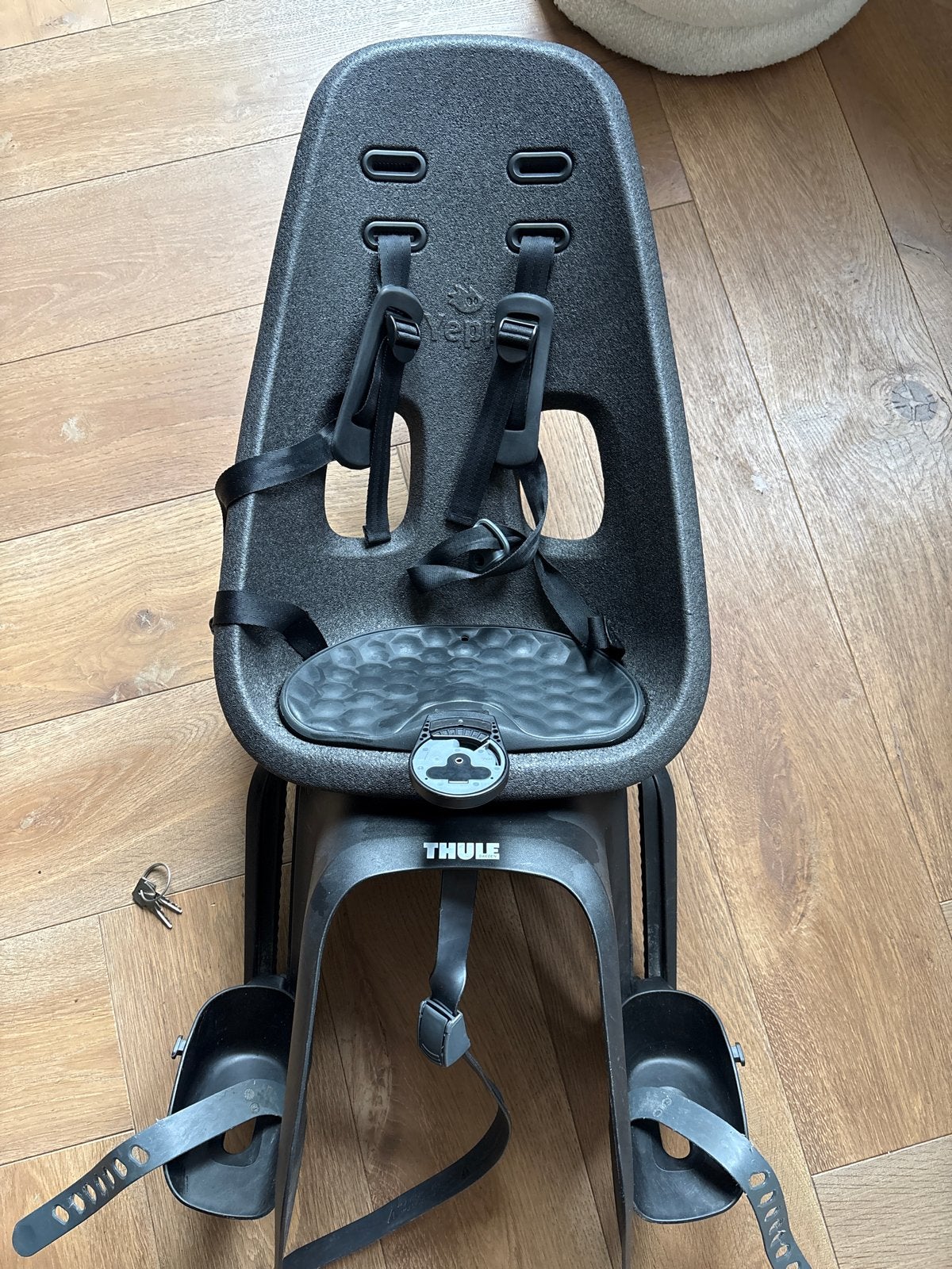 Thule Yepp Mini fietsstoeltje, Fietsen en Brommers, Fietsaccessoires | Fietsstoeltjes, Ophalen, Voetsteuntjes, Voorzitje, Zo goed als nieuw