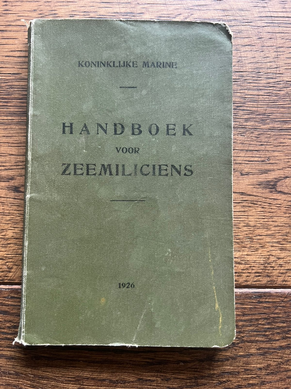 Nederlands handboek zeemilicien marine M95 Hembrug, Verzenden, Marine, Nederland, Embleem of Badge