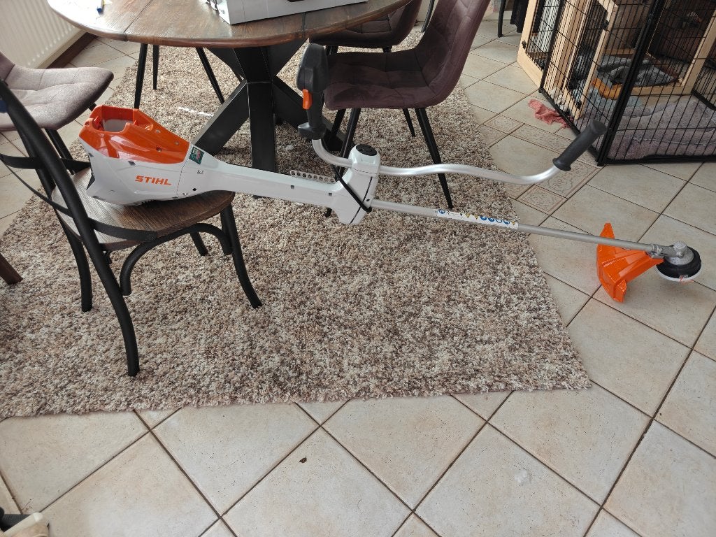 Stihl FSA200 accu bosmaaier + 2x AP500 en AL500 powerbox, Ophalen, Zo goed als nieuw, 30 tot 50 cm, Accu