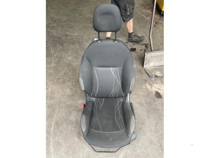 Stoel links van een Peugeot 208, Auto-onderdelen, Interieur en Bekleding, Gebruikt, -, -, Ophalen of Verzenden