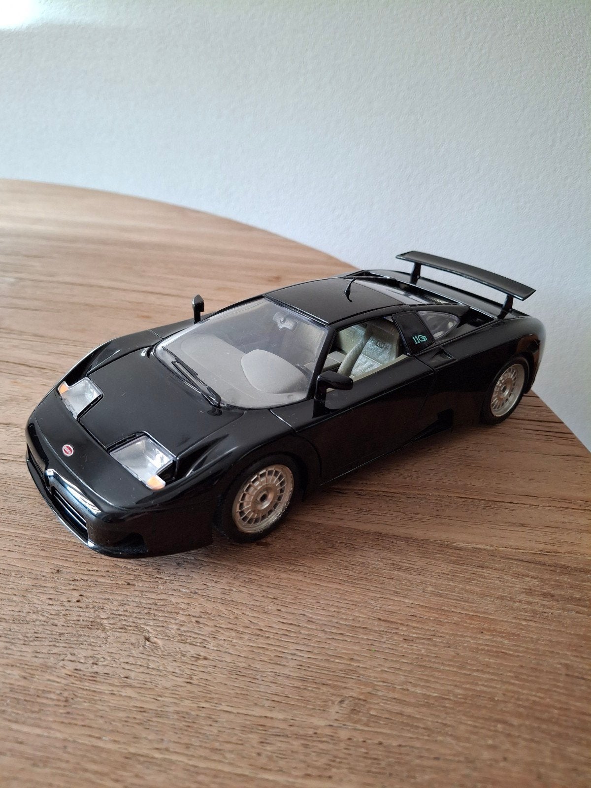 Burago Bugatti EB 110 (1990) schaalmodel 1:18, Hobby en Vrije tijd, Modelauto's | 1:18, Ophalen of Verzenden, Zo goed als nieuw