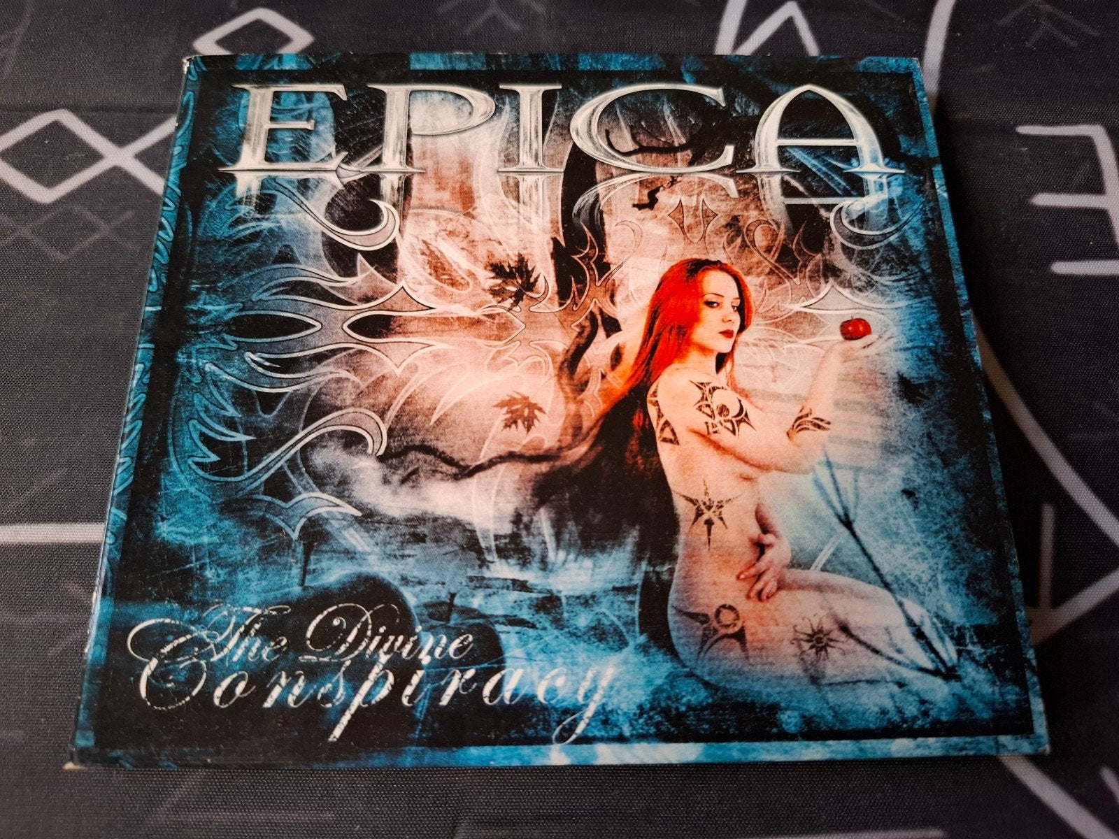 Epica - The Divine Conspiracy [Digipack] uit 2007, Overige genres, Digipak, Ophalen of Verzenden, Zo goed als nieuw
