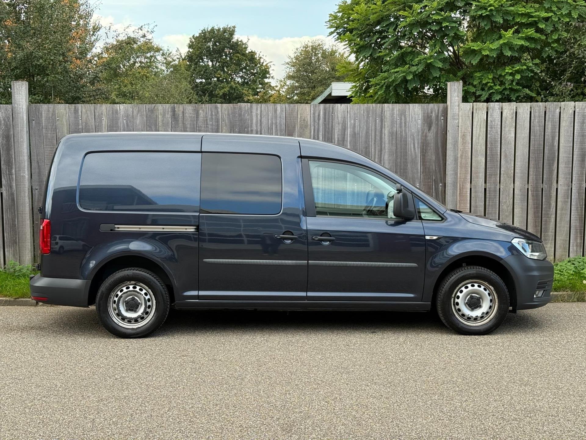 Volkswagen Caddy 2.0 TDI DSG L2H1 Maxi Exclusive NAP MARGE!, Stof, Gebruikt, Euro 6, 4 cilinders
