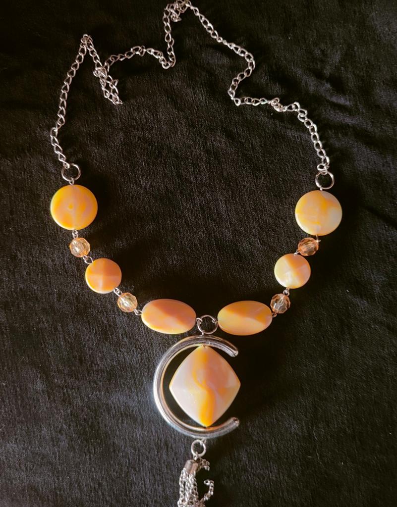 Retro geel/zilver ketting met tassel, Sieraden, Tassen en Uiterlijk, Kettingen, Oranje, Ophalen of Verzenden, Zo goed als nieuw