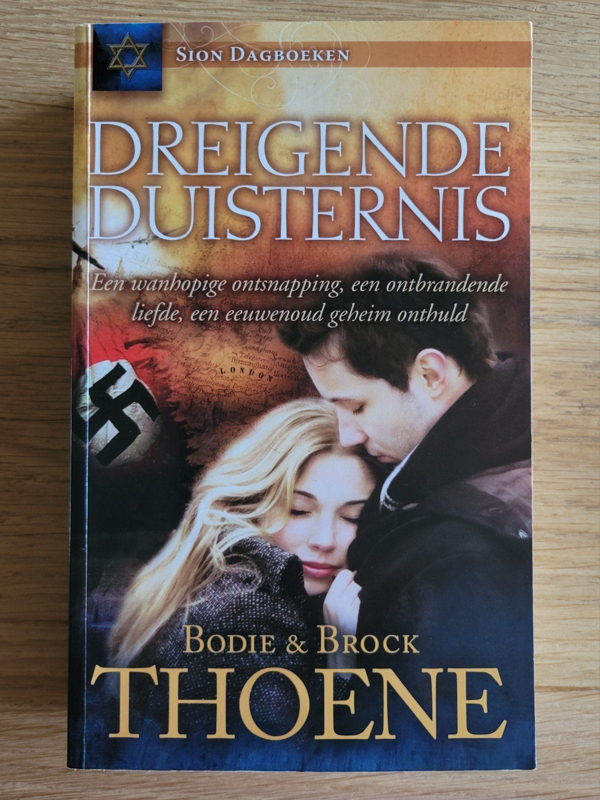 Dreigende duisternis, Bodie Thoene, SION DAGBOEKEN-1, ZGAN!!, Ophalen of Verzenden, Zo goed als nieuw