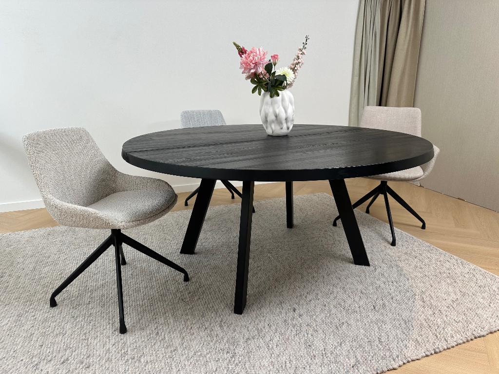 Design grote ronde houten Ø160 eettafel zwart, van 1599,-, Huis en Inrichting, Tafels | Eettafels, Zo goed als nieuw, 150 tot 200 cm