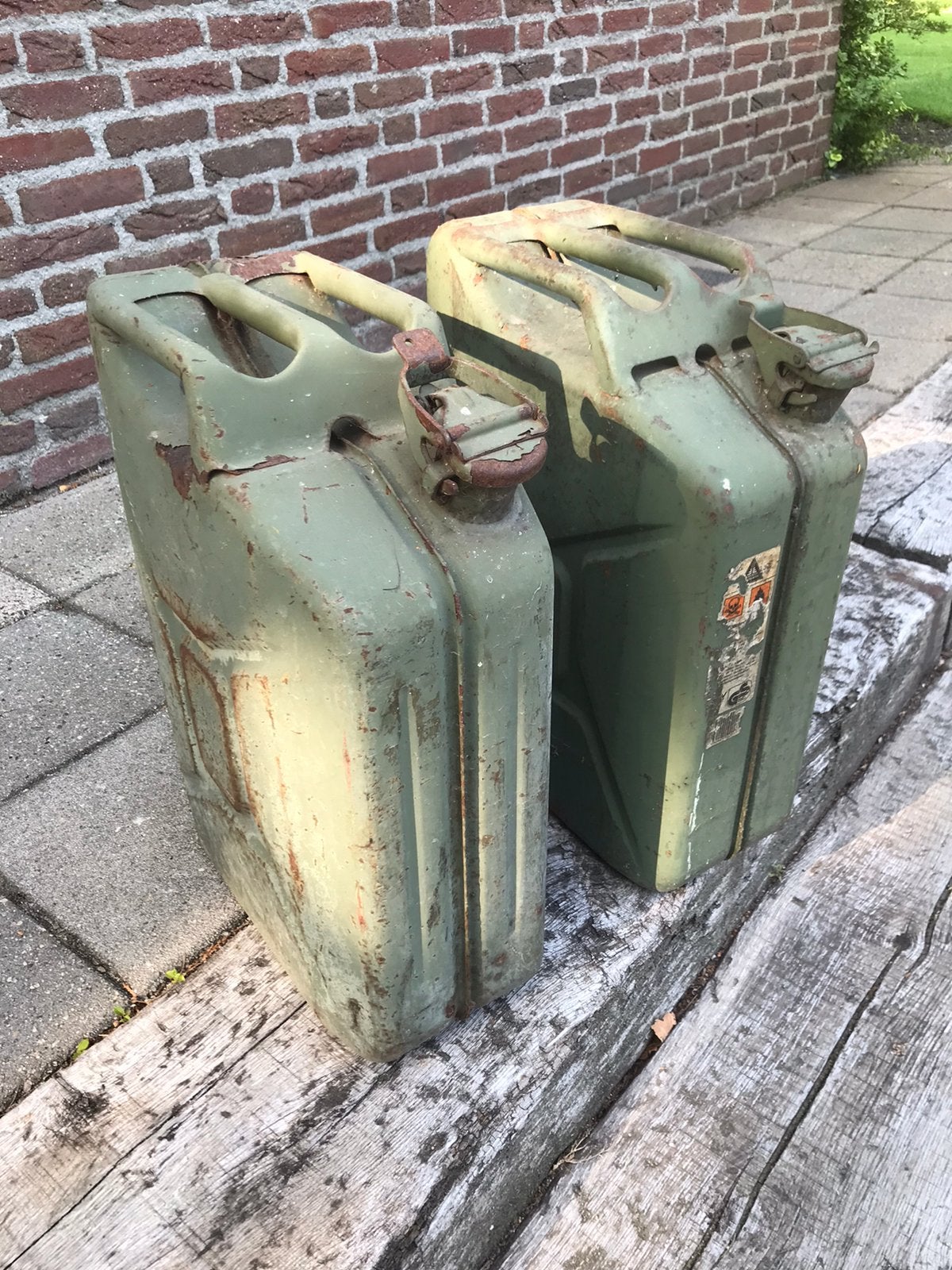 2.  Jerrycans 20 L, Ophalen