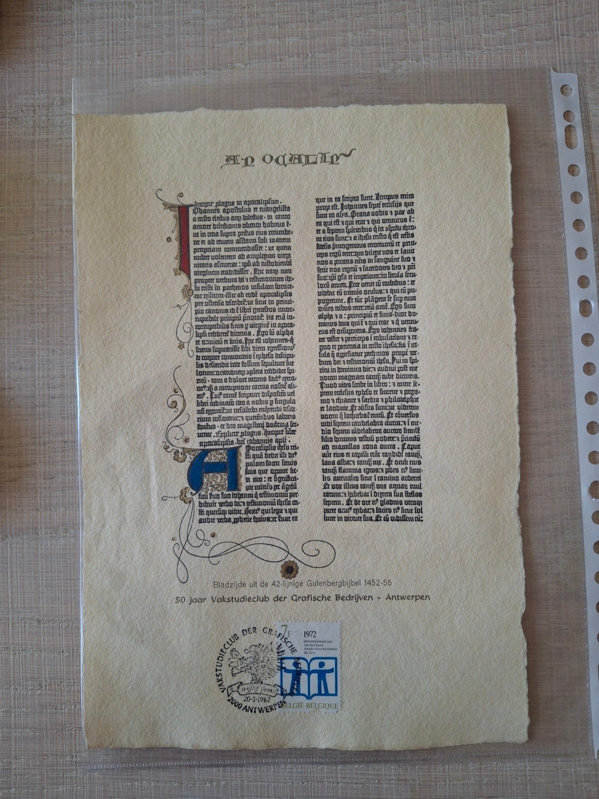Bladzijde uit de 42-regelige Gutenbergbijbel 1452-55, Ophalen of Verzenden, Zo goed als nieuw, Johannes Gutenberg, Folder