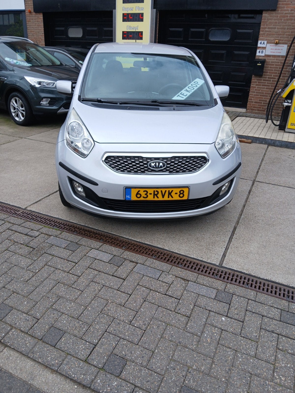 Kia Venga 1.4 Cvvt 90pk 2011 Grijs VERKOCHT, Auto's, Voorwielaandrijving, USB, Stof, Zwart
