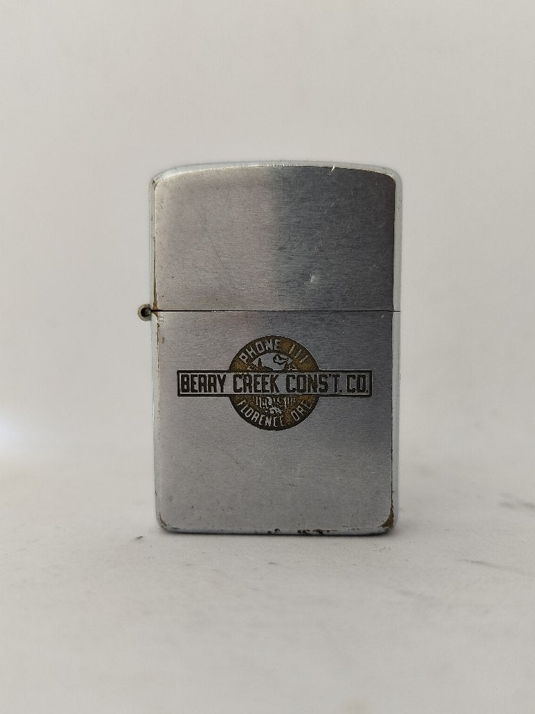Zippo Berry Creek Construction Company - 1960, Verzamelen, Ophalen of Verzenden, Gebruikt, Aansteker
