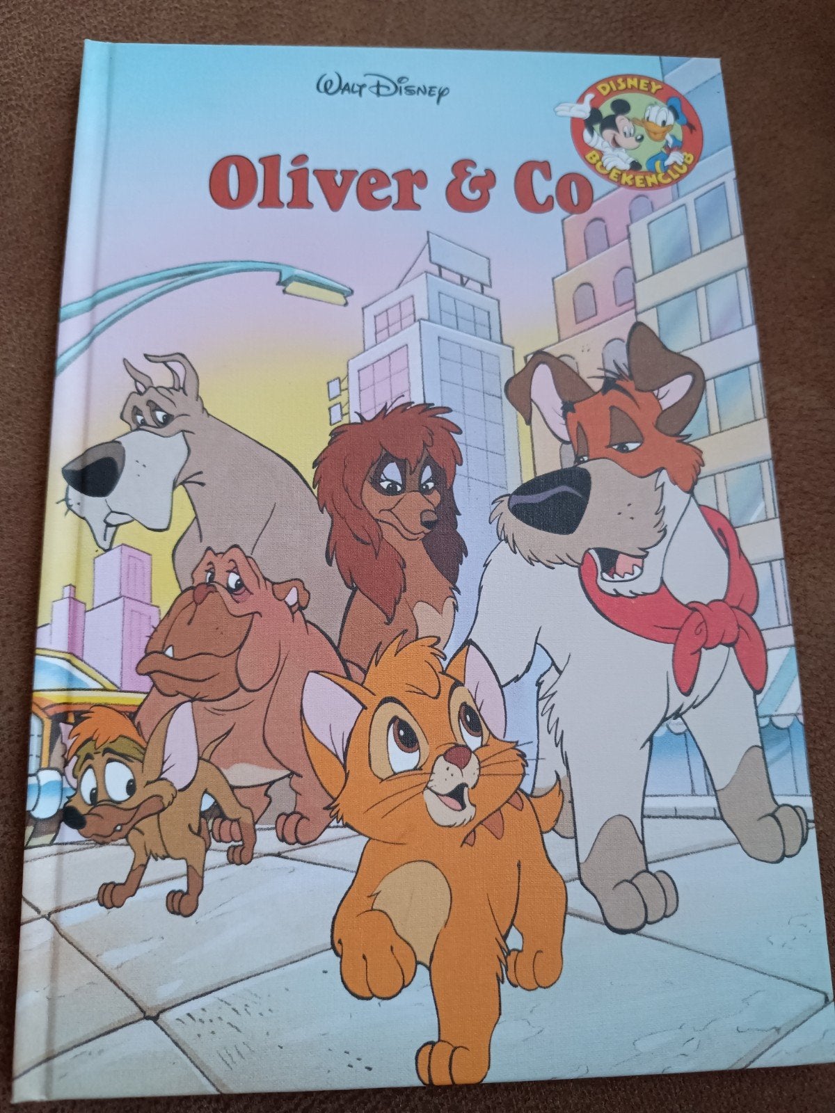 Disney Boekenclub: Oliver & Co. - Zo goed als nieuw, Boeken, Ophalen of Verzenden, Zo goed als nieuw, Walt Disney, Fictie algemeen
