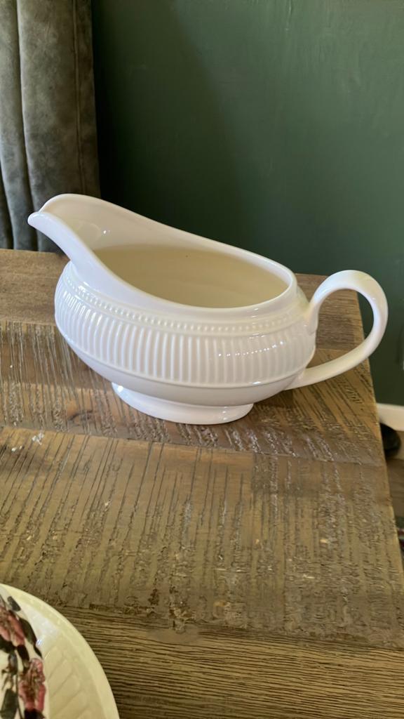 Mooie sauskom wedgwood windsor, Huis en Inrichting, Keuken | Servies, Ophalen of Verzenden, Zo goed als nieuw, Porselein, Kom(men)