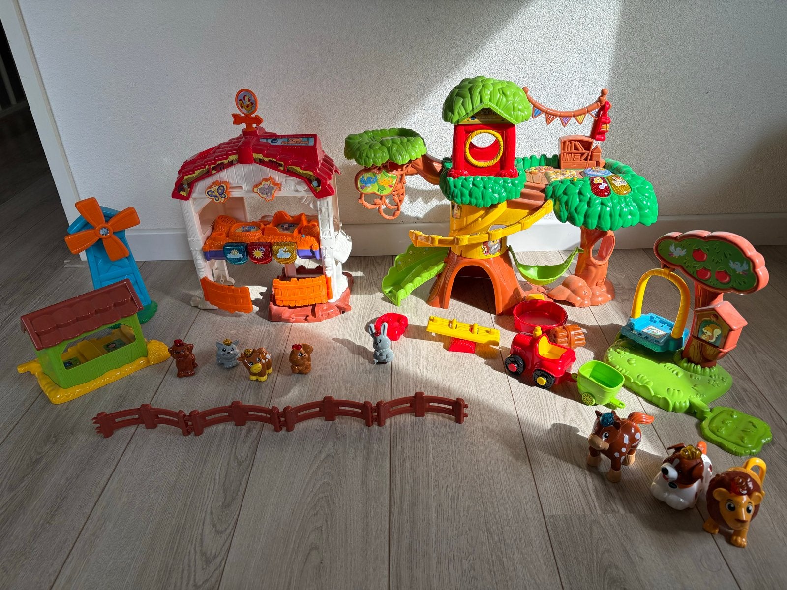 Vtech boomhut, boerderij en zoef zoef dieren, Kinderen en Baby's, Speelgoed | Vtech, Ophalen, Zo goed als nieuw, 2 tot 4 jaar