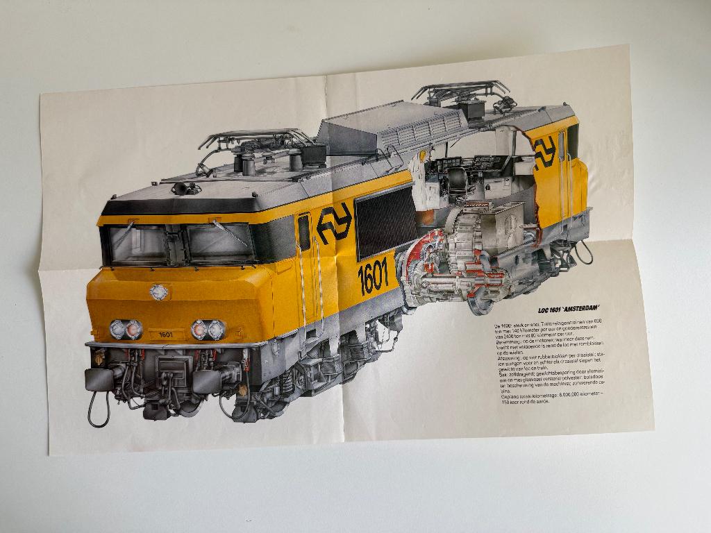 Poster Nederlandse Spoorwegen (NS) Loc 1601 locomotief, Ophalen of Verzenden, Gebruikt, Trein, Kaart of Prent
