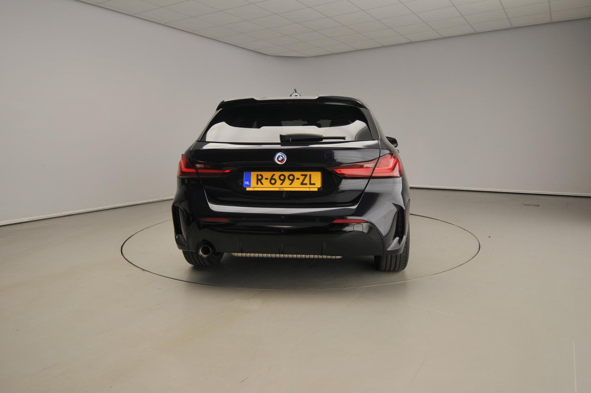 BMW 1 Serie 5-Deurs 118i | Handbak ! | M-Sportpakket | LED |, 136 pk, Gebruikt, Met garantie (alle), Zwart