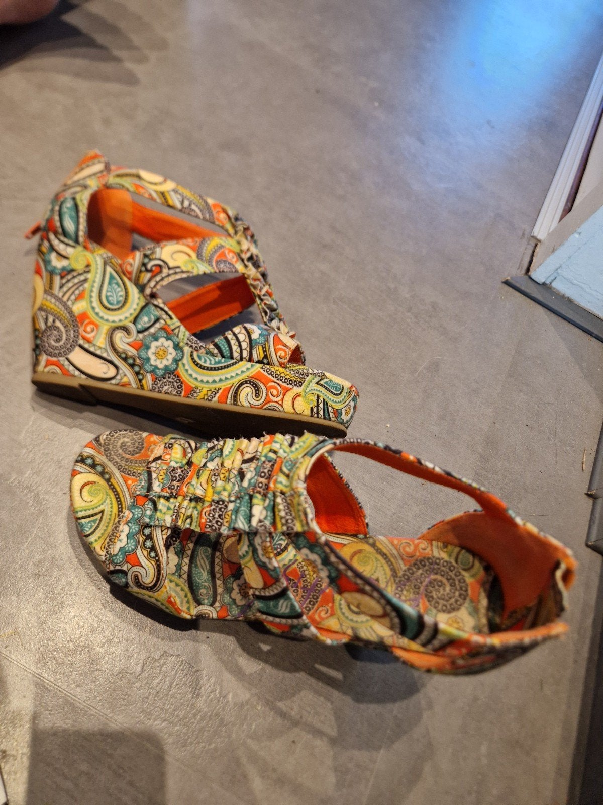 Kleurrijke blowfish sleehak met Rits, Ophalen of Verzenden, Schoenen met hoge hakken, Gedragen, Blowfish