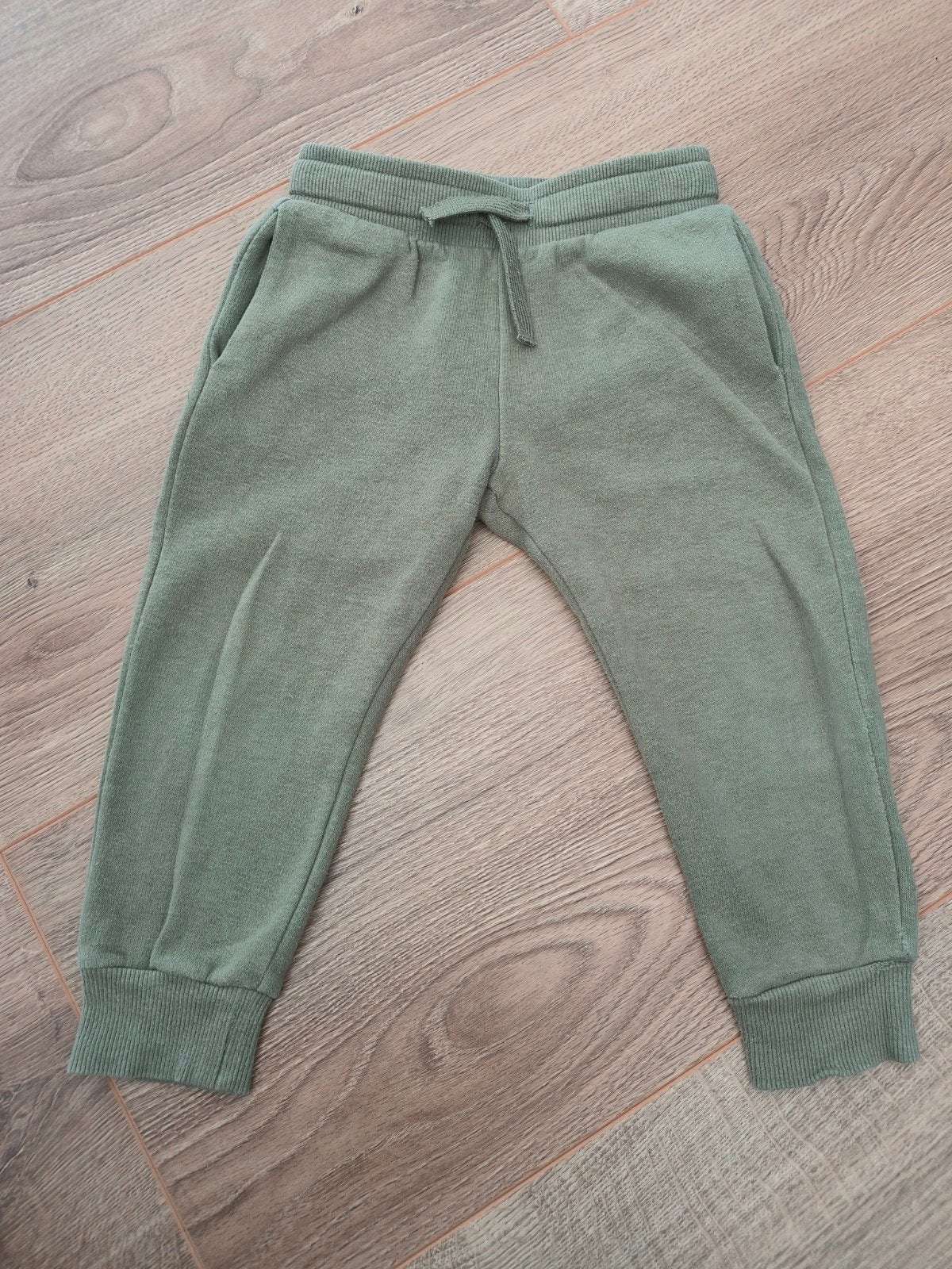 Joggingbroek sweatbroek groen H&M maat 92, Kinderen en Baby's, Kinderkleding | Maat 92, Broek, Gebruikt, Jongen of Meisje, H&M