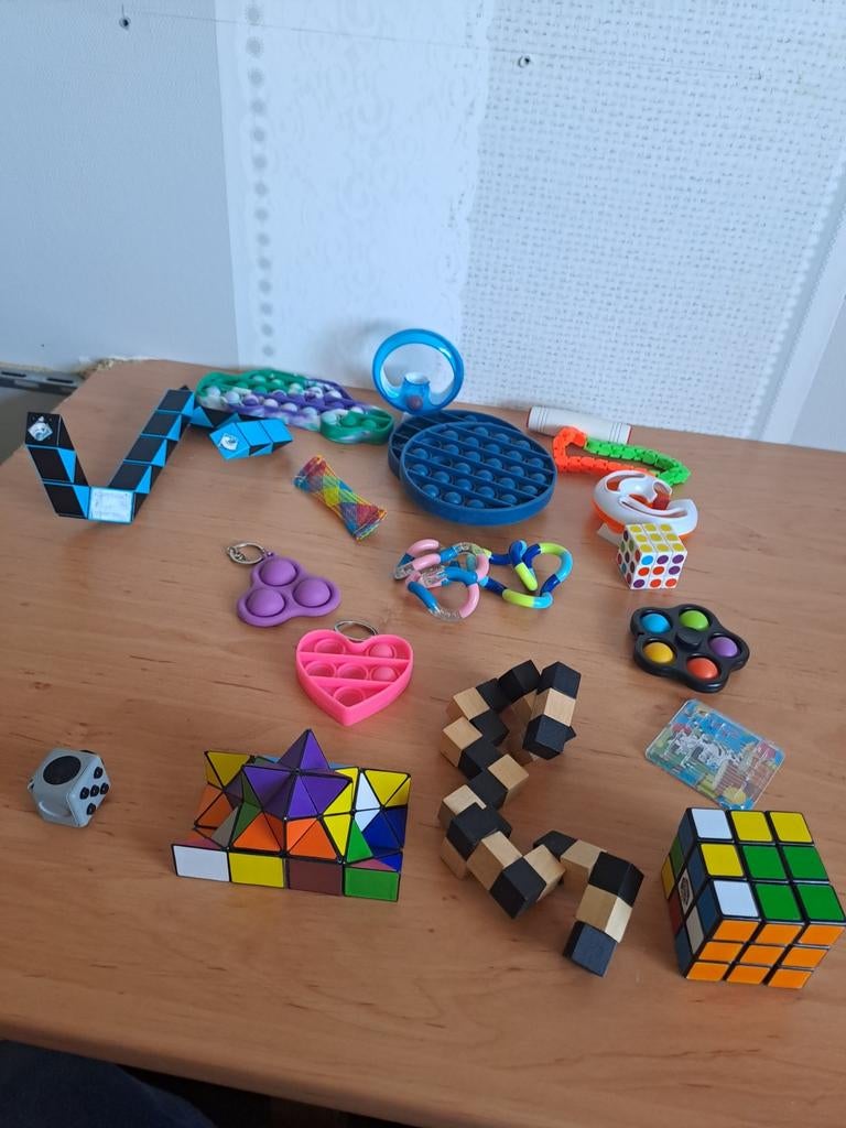 Grote set fidget toys en kleine puzzel spelletjes, Ophalen, Gebruikt, Jongen of Meisje