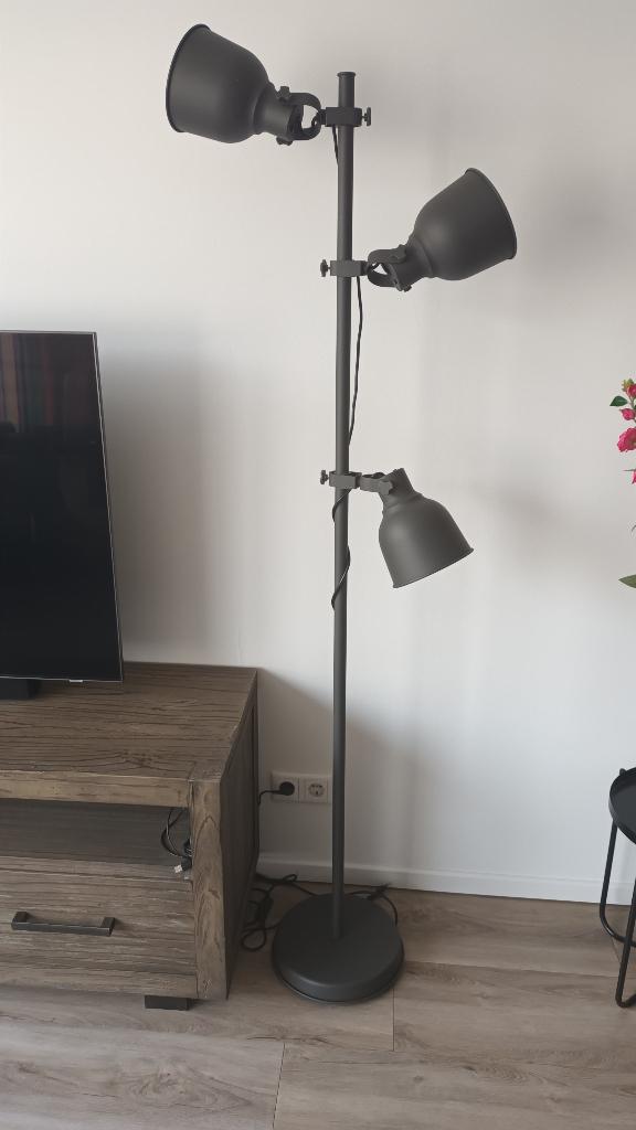 Ikea Hektar staande lamp (3 spots), Ophalen, Zo goed als nieuw, Metaal, 150 tot 200 cm