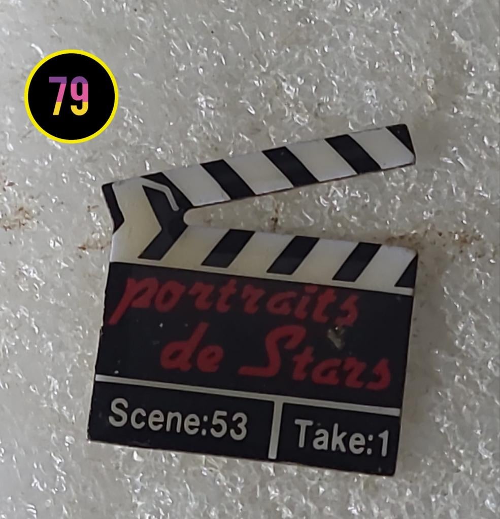 Filmklapper pin, Verzenden