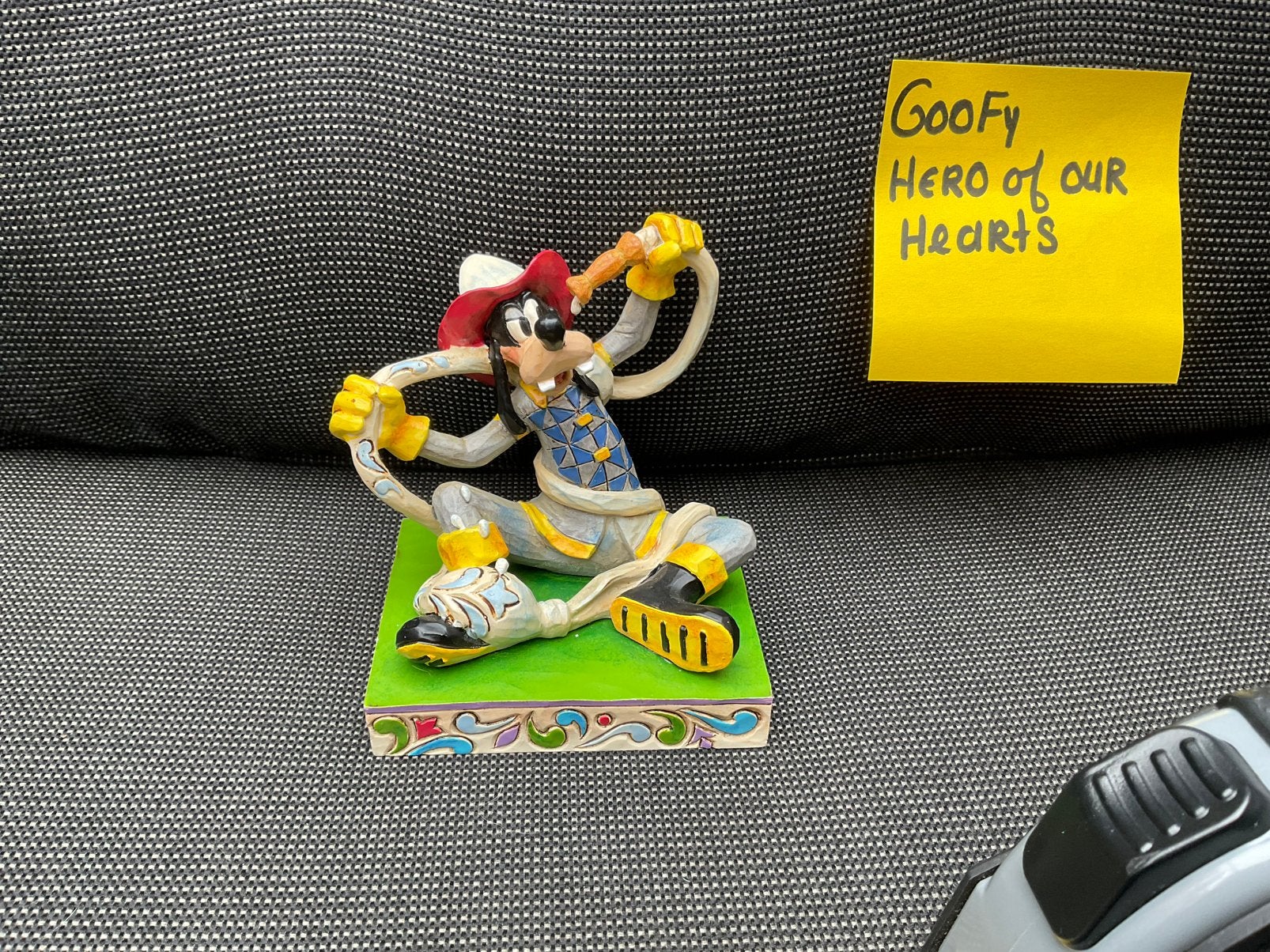 Nieuw Disney Jim Shore Goofy HERO OF OUR HEARTS beeldje, Ophalen, Goofy of Pluto, Nieuw, Beeldje of Figuurtje