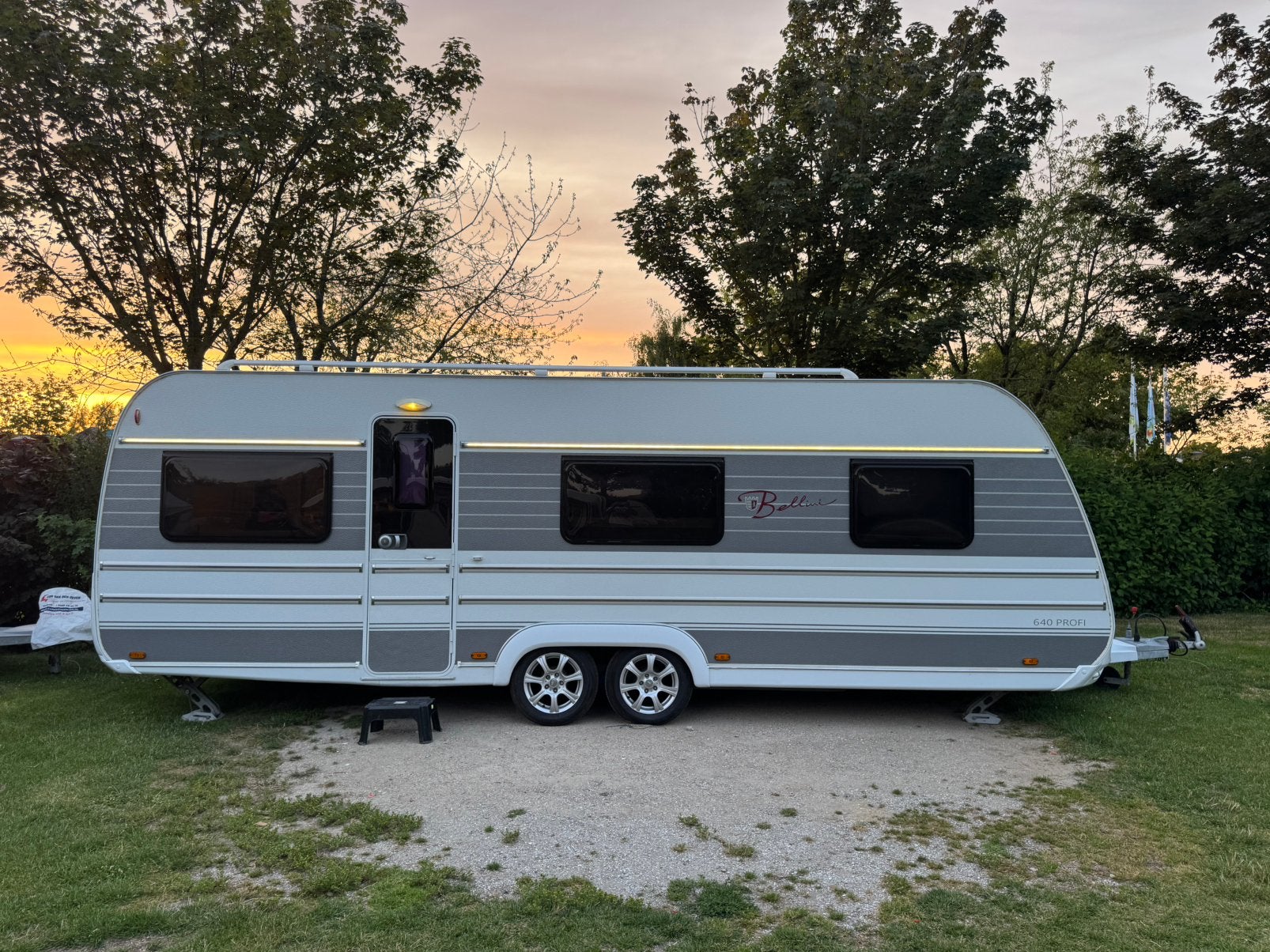 Luxe Tabbert Bellini 640 - 2018 met stapelbed & voortent, Schokbreker, Rondzit, Tabbert, Particulier