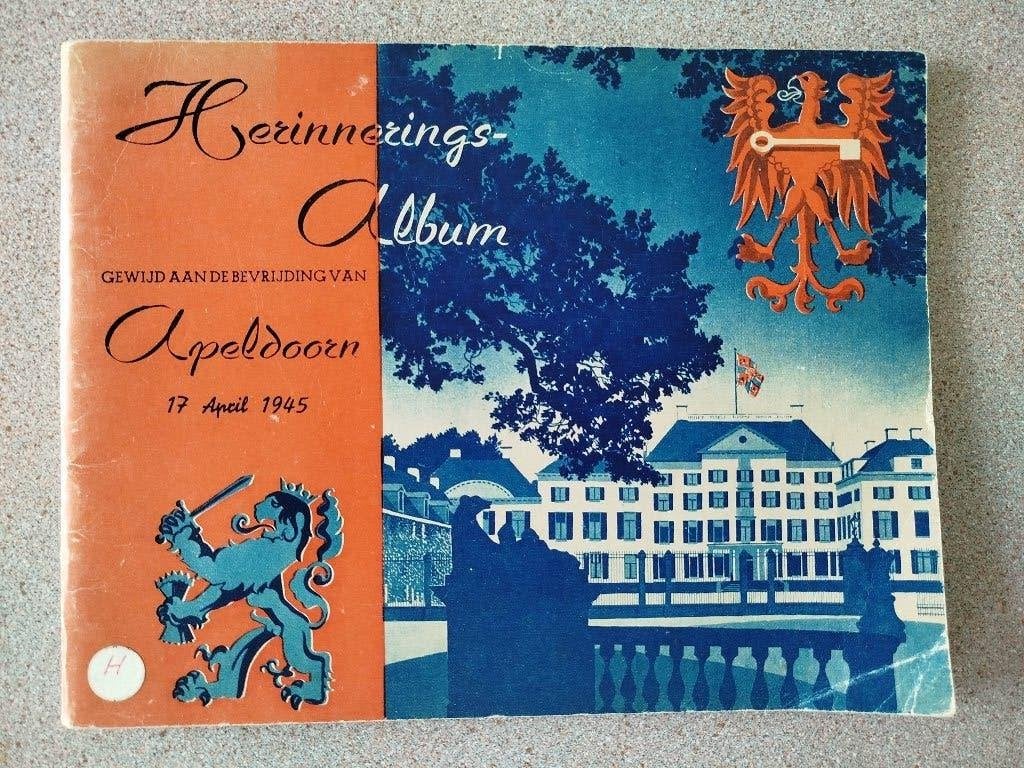 Herinnerings-Album Bevrijding Apeldoorn 17 April 1945, Boeken, W. de Wekker, Ophalen of Verzenden, Overige onderwerpen, Tweede Wereldoorlog