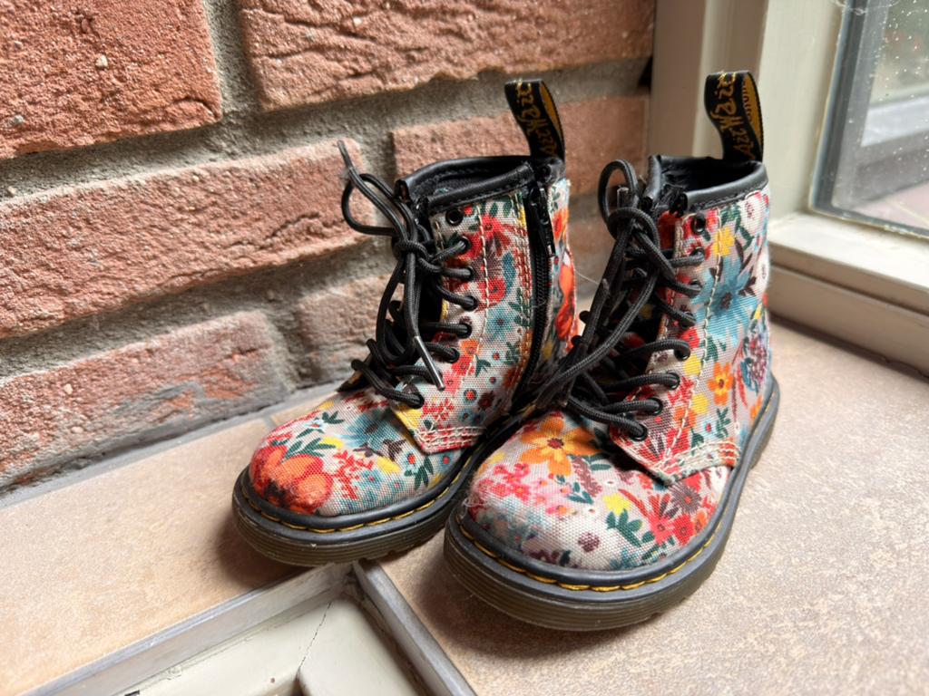 Dr Martens kinderlaarsjes (floral) maat 22, ongedragen, Ophalen of Verzenden, Nieuw, Meisje, Laarzen