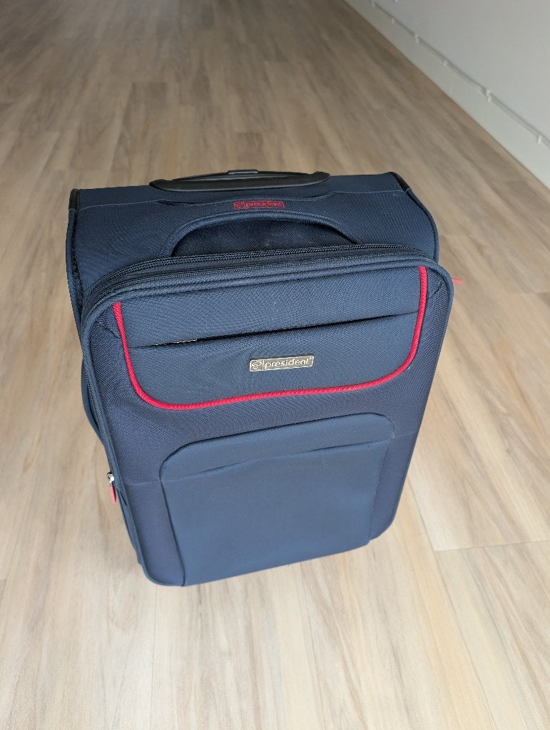 Suitcase with wheels, Ophalen, Overige materialen, Wieltjes, Gebruikt