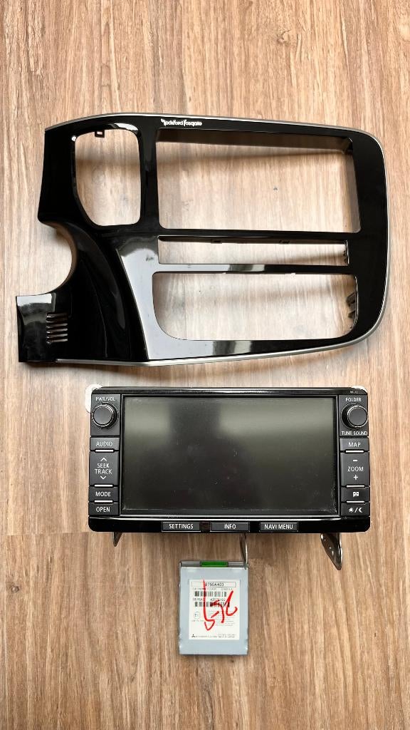 Mitsubishi Outlander Navigatie/Media Unit OEM, Ophalen of Verzenden, Gebruikt
