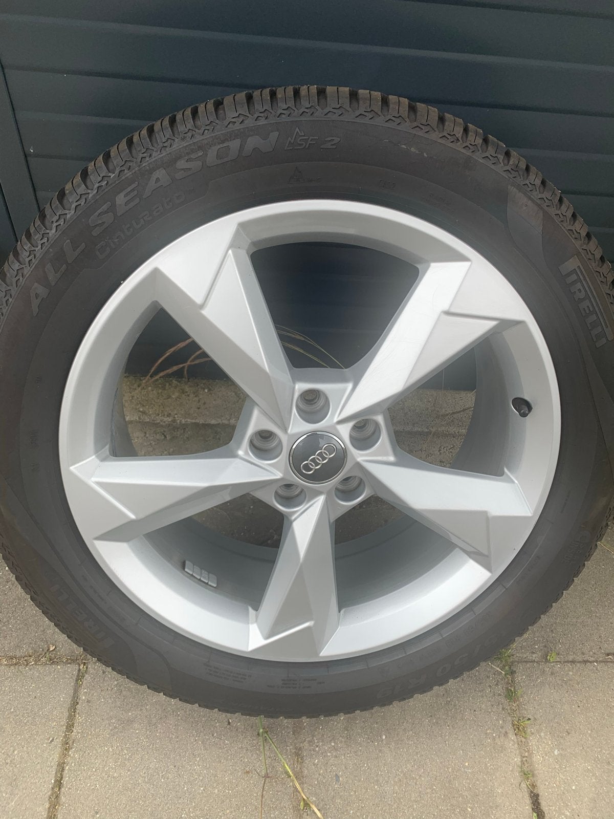 Audi Q5 SQ5 Q3 19 inch velgen met Pirelli All Season banden, Auto-onderdelen, Banden en Velgen, Gebruikt, Banden en Velgen, 235 mm